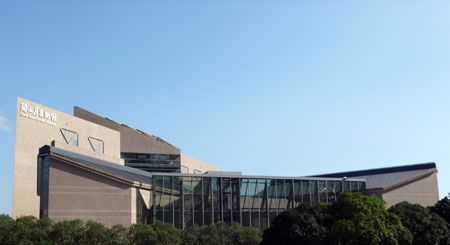 关山月美术馆重开 市民共享艺术空间(组图)